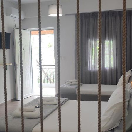 Bed and Breakfast On The Rocks Qeparo Exterior foto