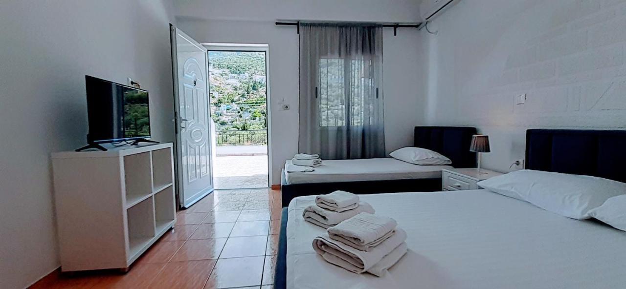 Bed and Breakfast On The Rocks Qeparo Habitación foto