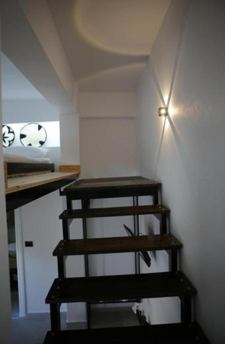 Bed and Breakfast On The Rocks Qeparo Exterior foto