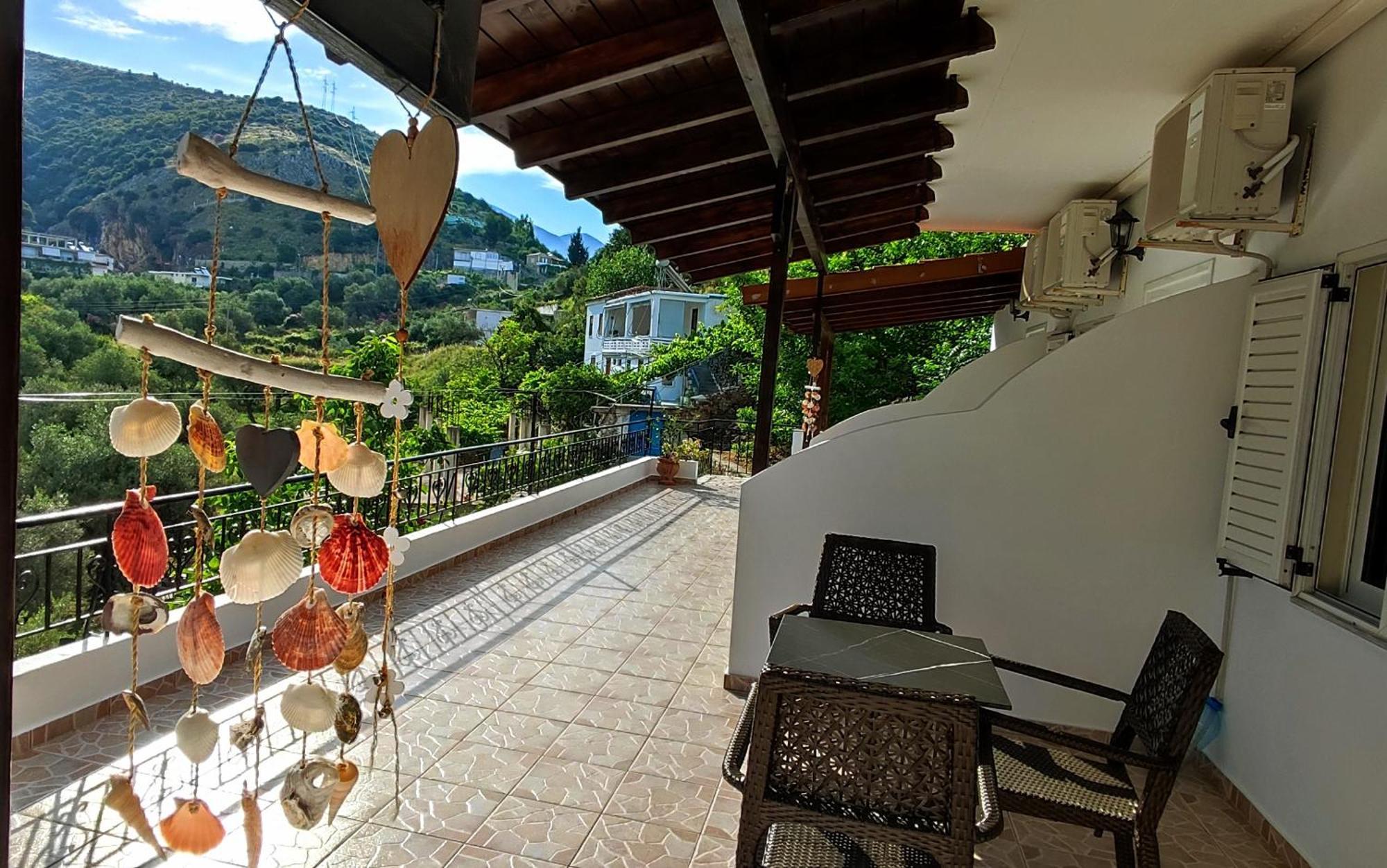 Bed and Breakfast On The Rocks Qeparo Habitación foto