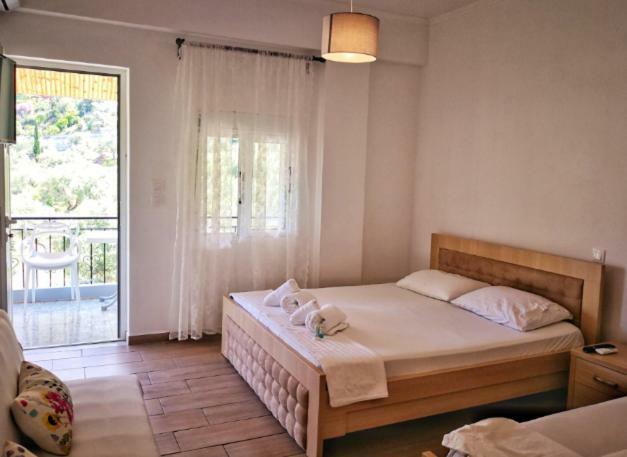 Bed and Breakfast On The Rocks Qeparo Exterior foto